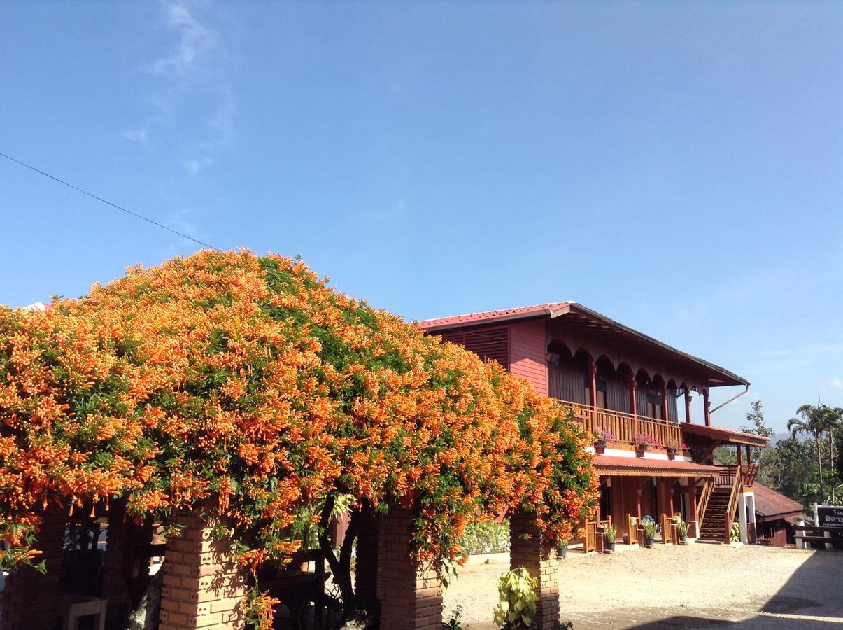 Mitkhoonyoum Hotel Ban Khun Yuam Екстер'єр фото